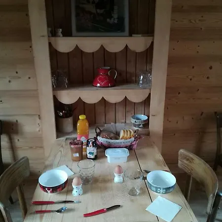 Le De La Maison Soleil, Entre Et Montagne Apartment